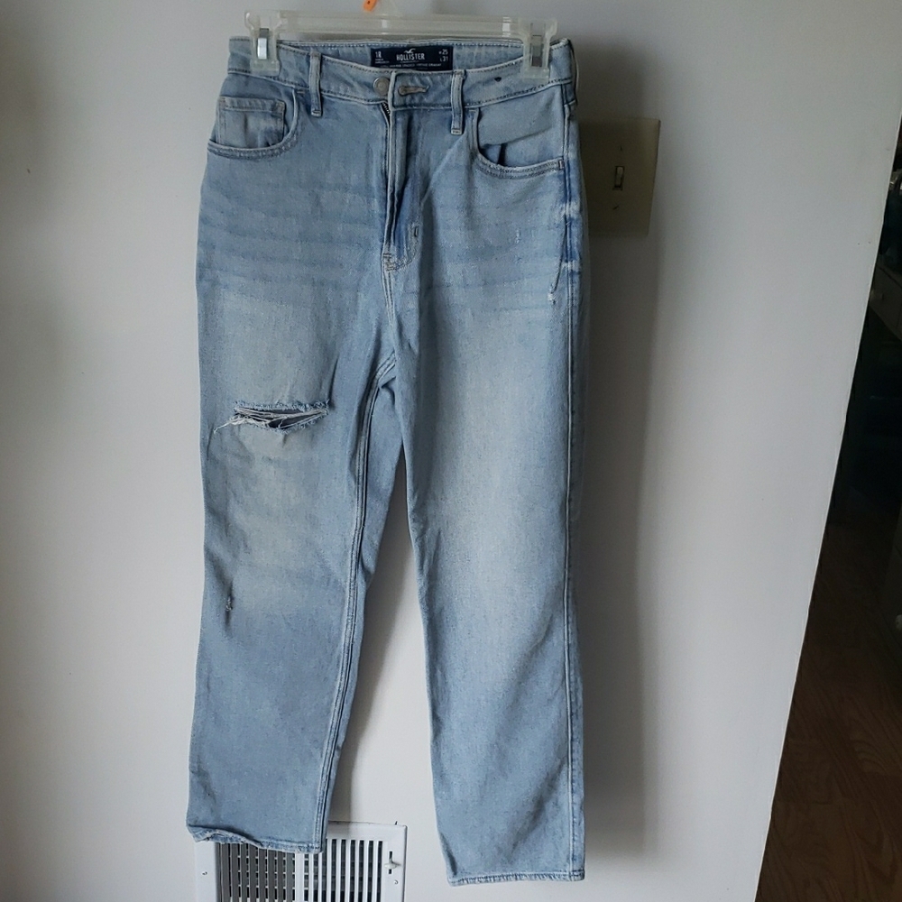 Hollister Ultra High Rise Stacked Vintage Straight Jean
